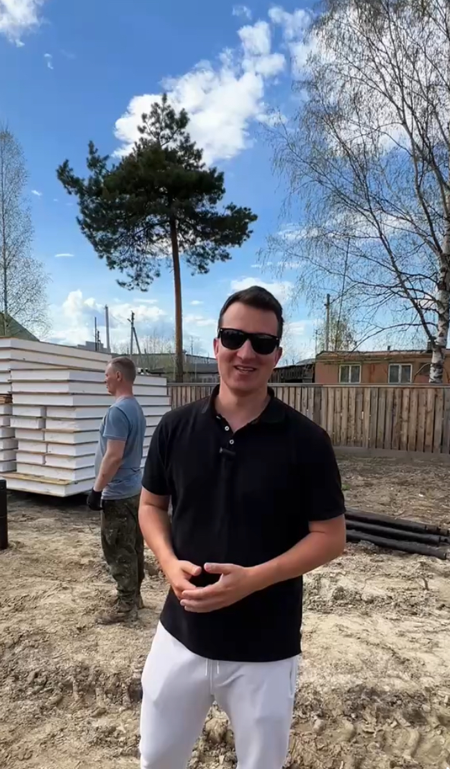 Приехали в Нягань, начинаем строительство небольшого домика