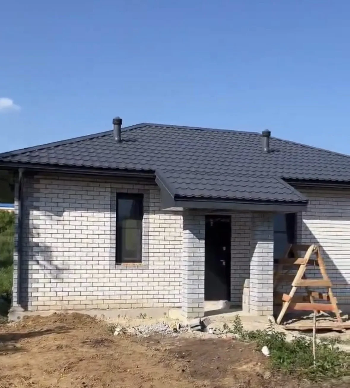 Завершили каменный дом в поселке Омутинском